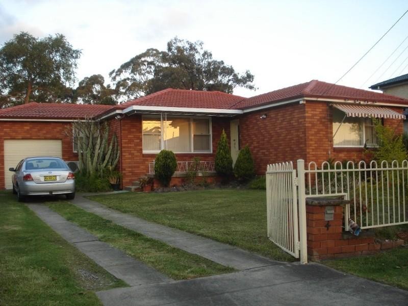 4 Canberra Avenue, Casula NSW 2170