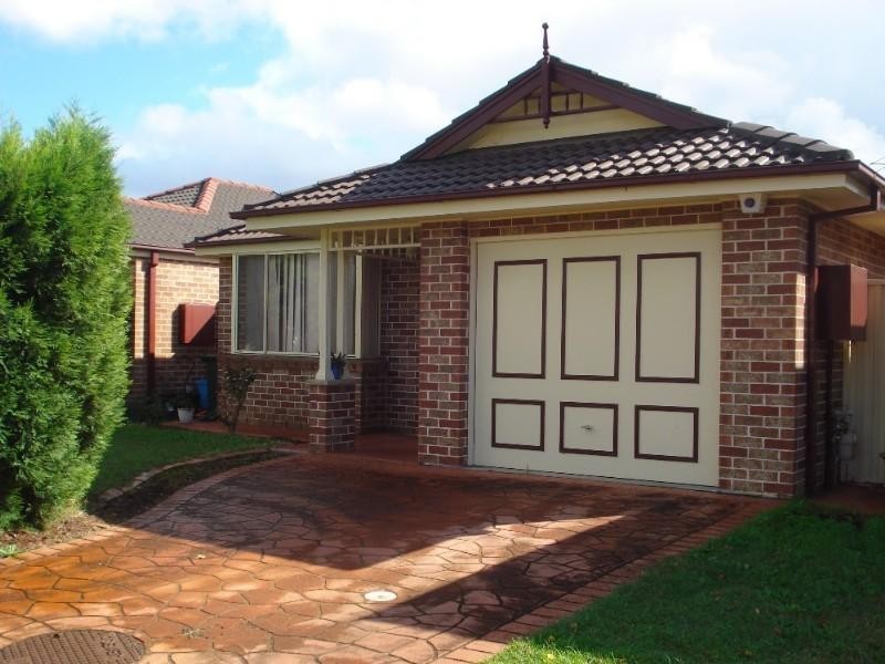 20 Kinchega Court, Wattle Grove NSW 2173