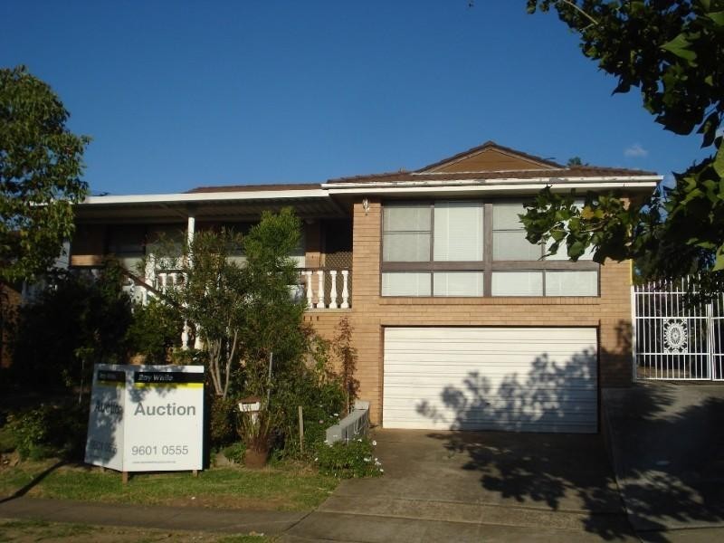 11 Malvern Close, St Johns Park NSW 2176