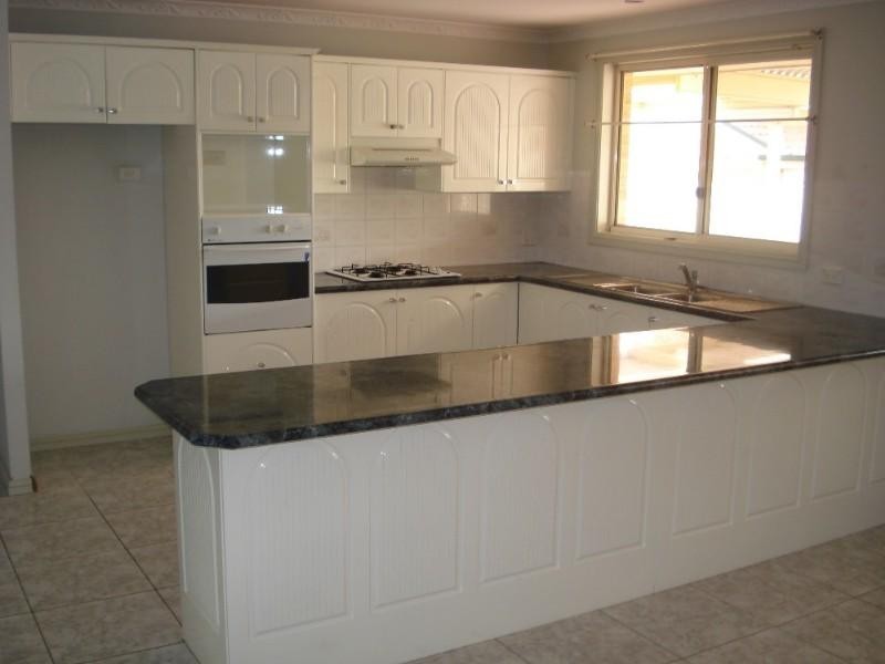 6 Juniper Place, Prestons NSW 2170