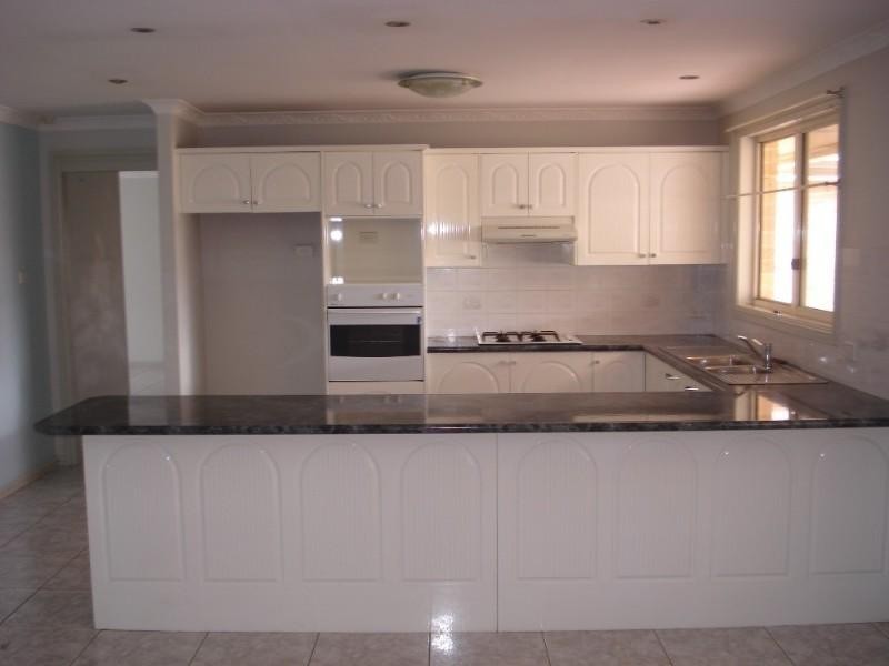 6 Juniper Place, Prestons NSW 2170