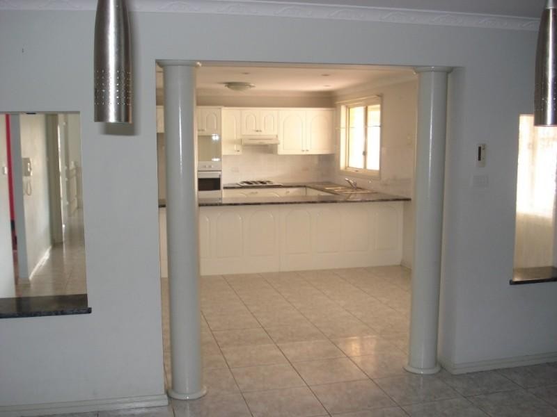 6 Juniper Place, Prestons NSW 2170