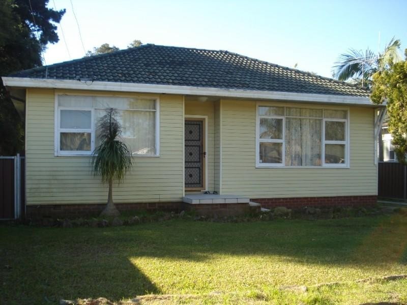 55 Chadwick Crescent, Fairfield West NSW 2165