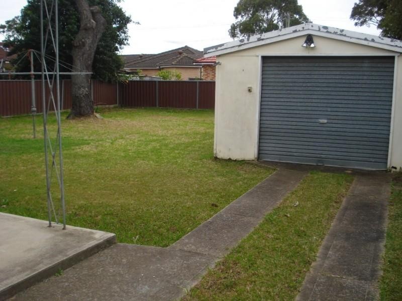 55 Chadwick Crescent, Fairfield West NSW 2165