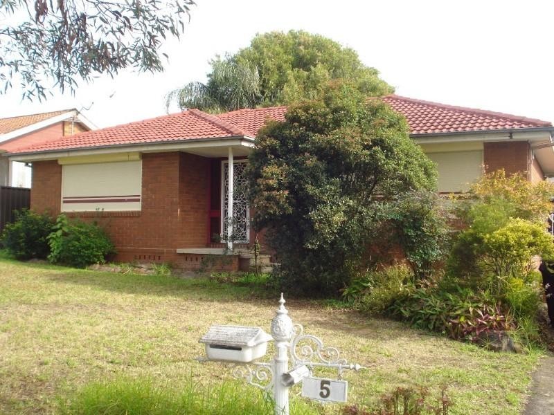 5 Birch Avenue, Casula NSW 2170
