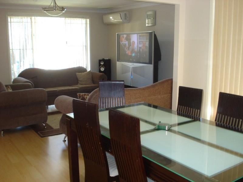 10a Lorikeet Crescent, Green Valley NSW 2168