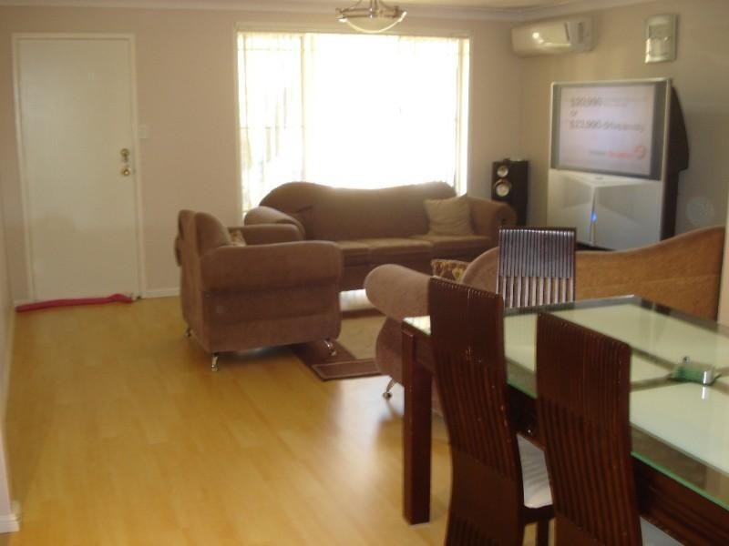 10a Lorikeet Crescent, Green Valley NSW 2168