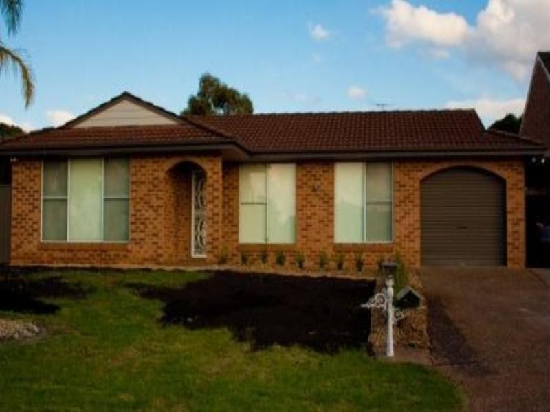 2 Carbine Close, Casula NSW 2170