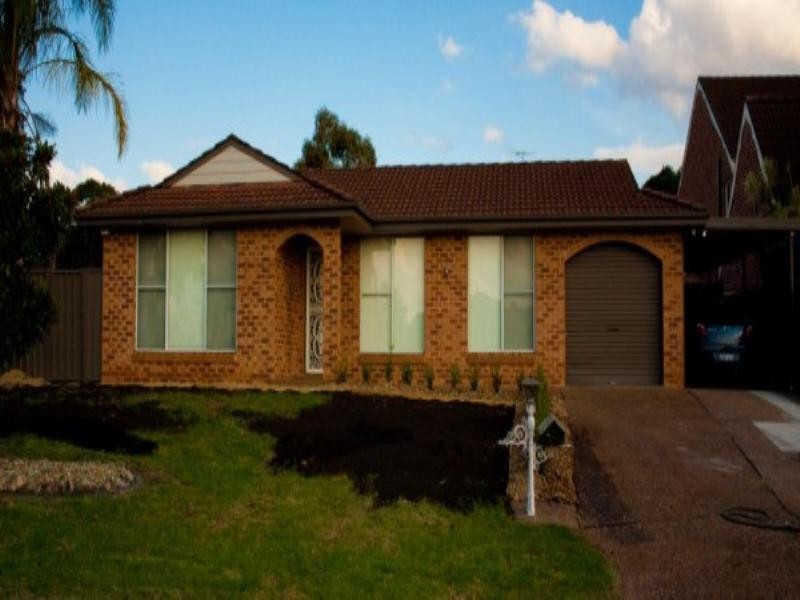 2 Carbine Close, Casula NSW 2170
