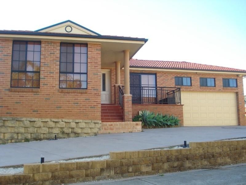 7 Curac Place, Casula NSW 2170