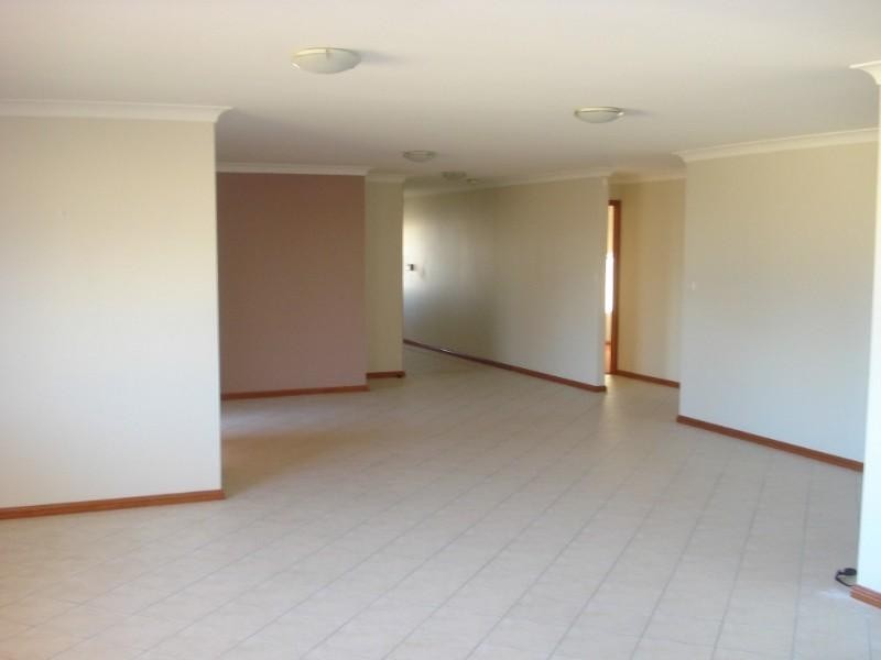 7 Curac Place, Casula NSW 2170