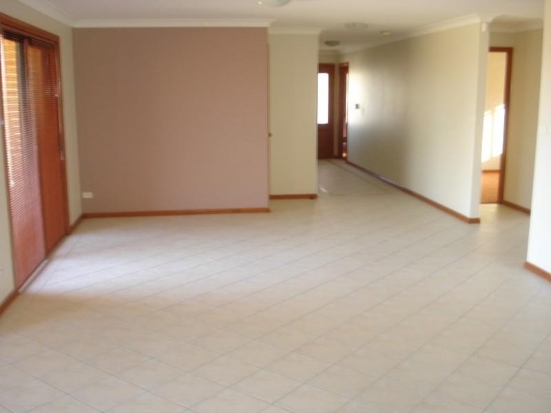 7 Curac Place, Casula NSW 2170