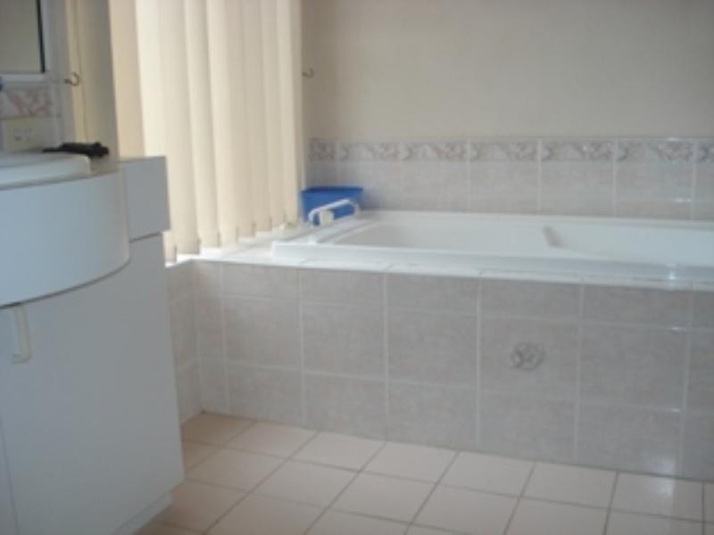 6 Terangle Close, Prestons NSW 2170