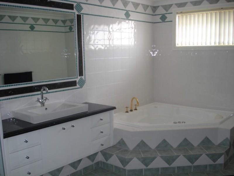 14 Yarra Place, Prestons NSW 2170