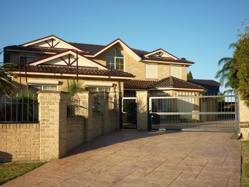 15 Shoreham Crescent, Chipping Norton NSW 2170