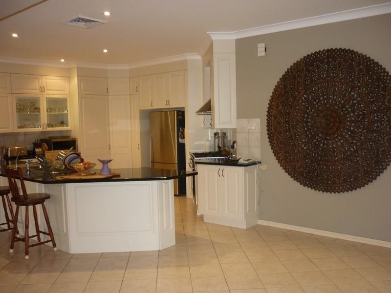 15 Shoreham Crescent, Chipping Norton NSW 2170