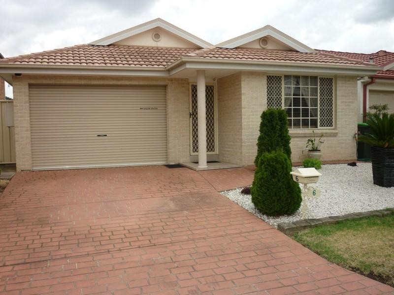6 Daniel Place, Green Valley NSW 2168