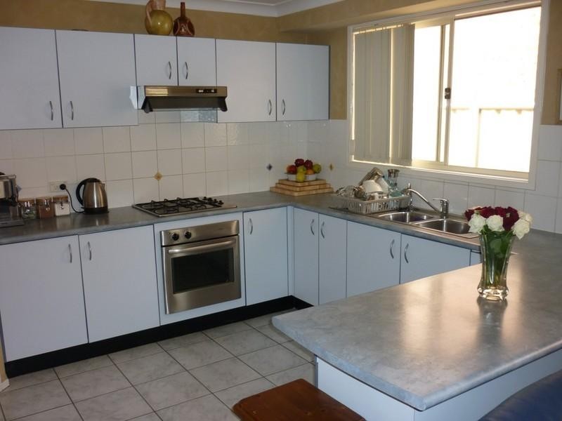 6 Daniel Place, Green Valley NSW 2168