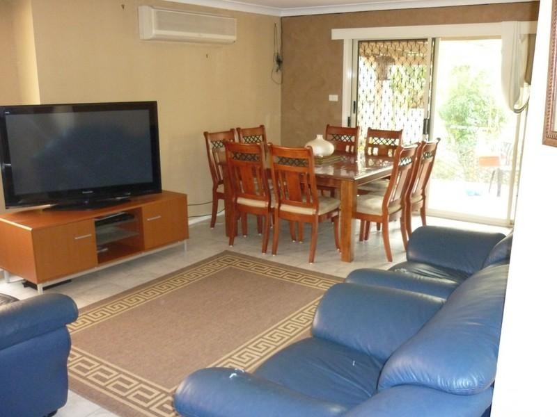 6 Daniel Place, Green Valley NSW 2168