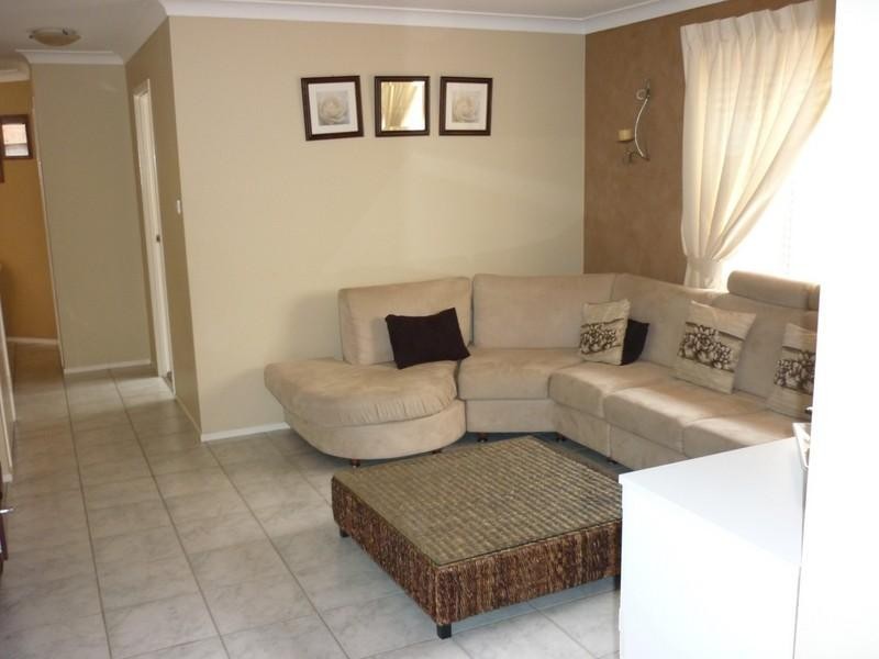 6 Daniel Place, Green Valley NSW 2168