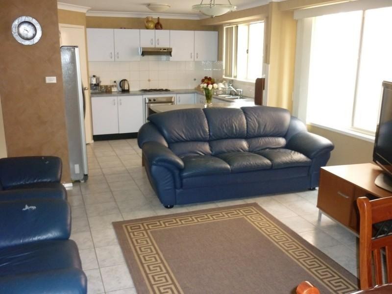 6 Daniel Place, Green Valley NSW 2168