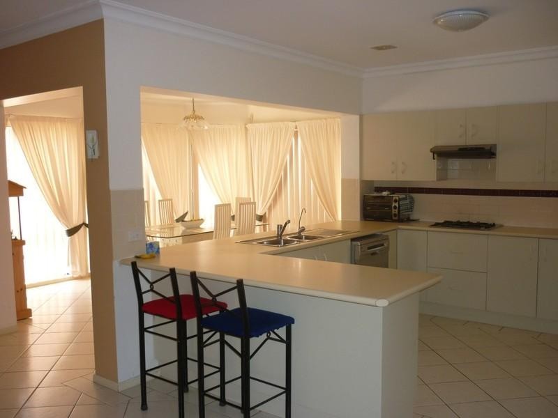 4 Dalton Place, Prestons NSW 2170