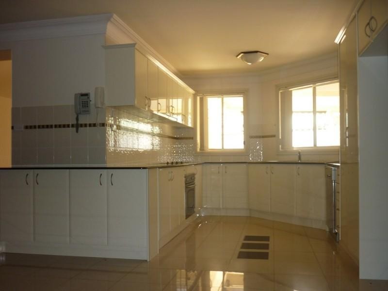 116 Kendall Drive, Casula NSW 2170