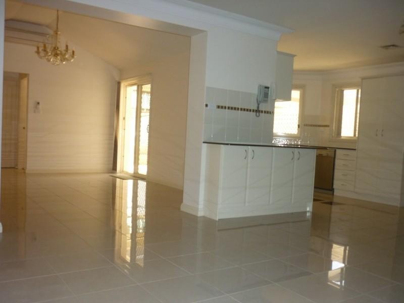 116 Kendall Drive, Casula NSW 2170