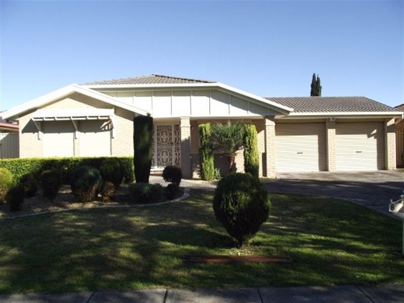 8 Horningsea Park Drive, Horningsea Park NSW 2171