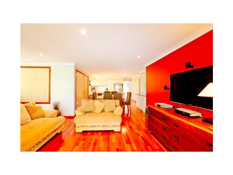 17 Merryville Court, Wattle Grove NSW 2173