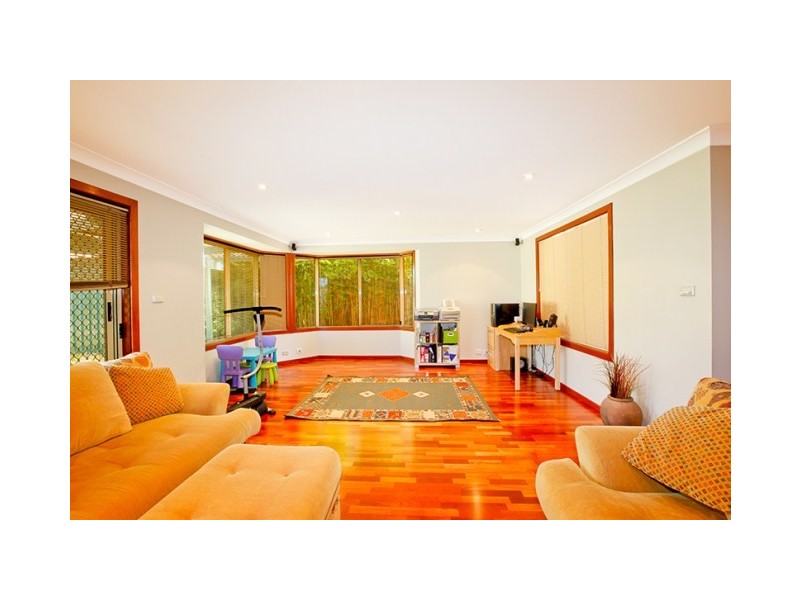 17 Merryville Court, Wattle Grove NSW 2173