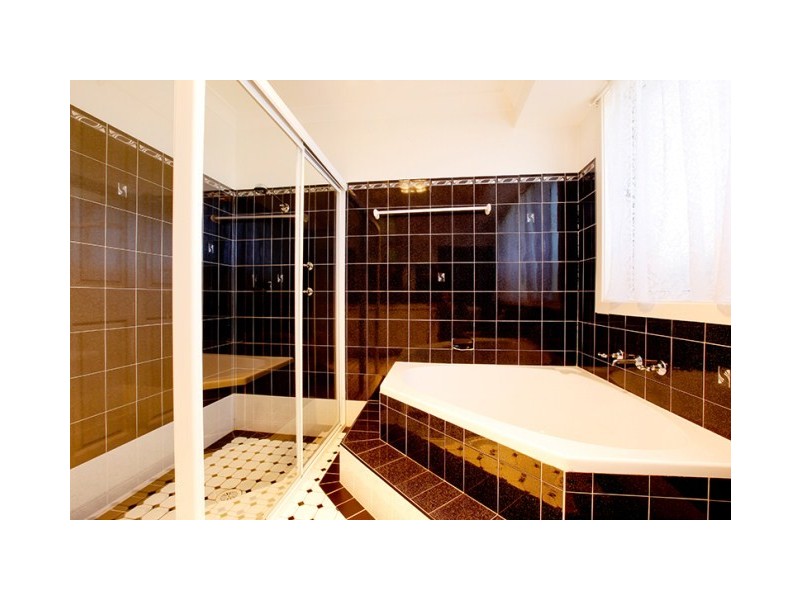 17 Merryville Court, Wattle Grove NSW 2173