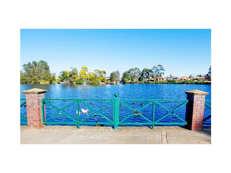 17 Merryville Court, Wattle Grove NSW 2173