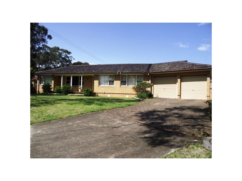 4 Carinya Place, Moorebank NSW 2170
