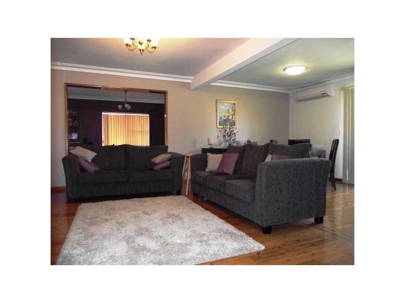 4 Carinya Place, Moorebank NSW 2170