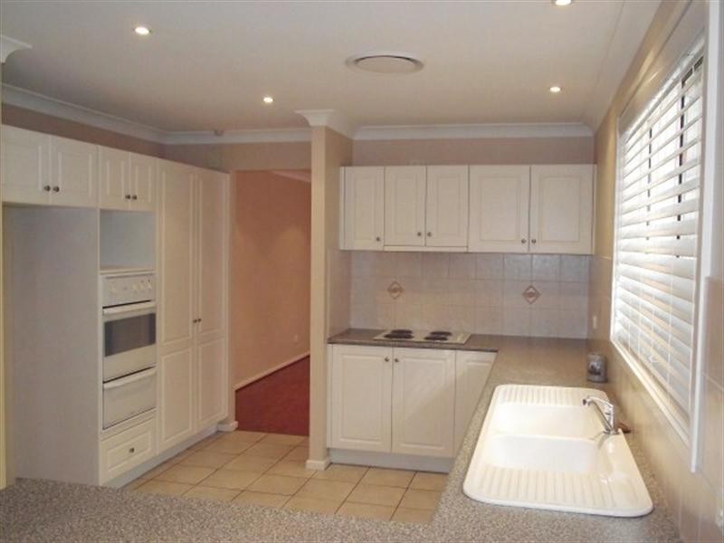 11 Bundanoon Road, Prestons NSW 2170