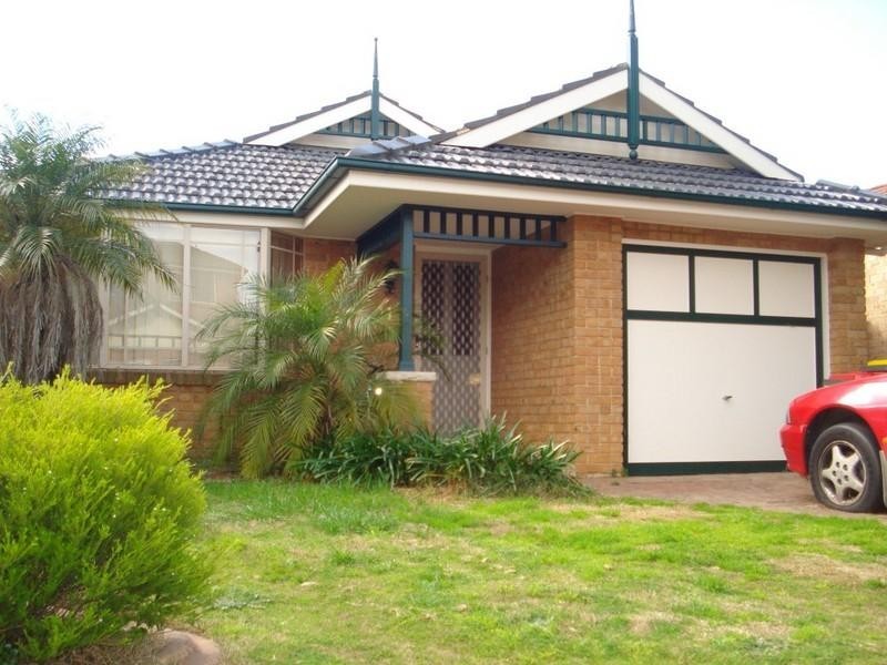 11 Kew Gardens Court, Wattle Grove NSW 2173