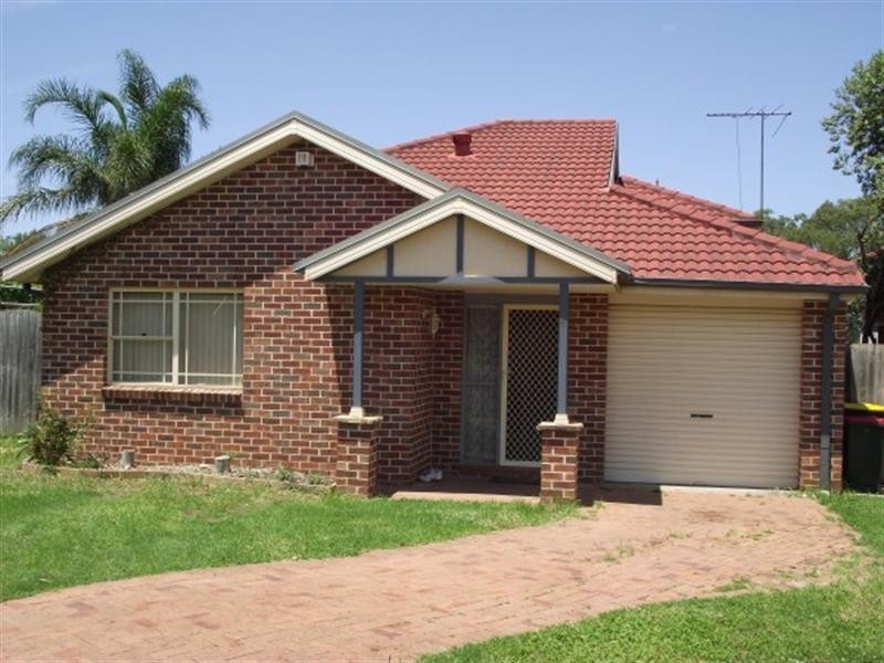 6 Rudd Close, Casula NSW 2170