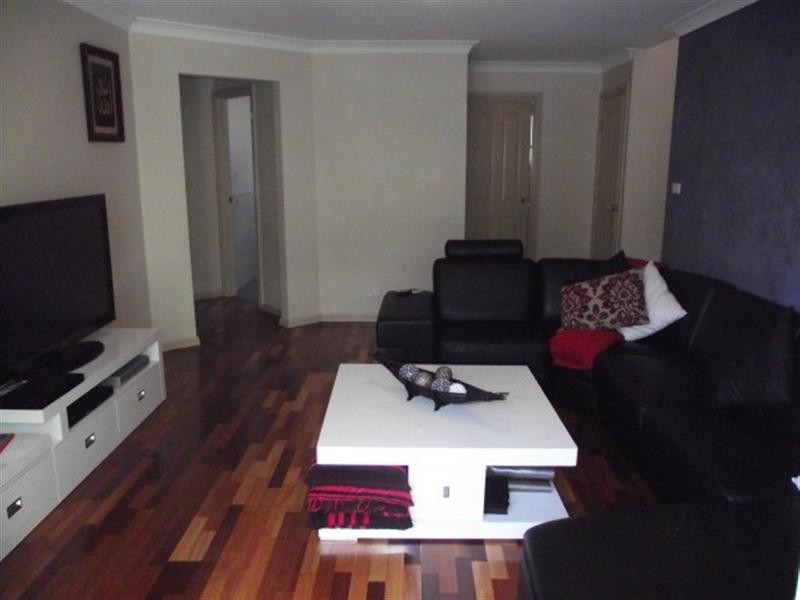 6 Rudd Close, Casula NSW 2170