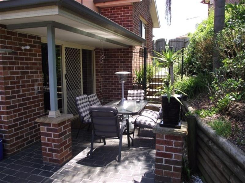 6 Rudd Close, Casula NSW 2170