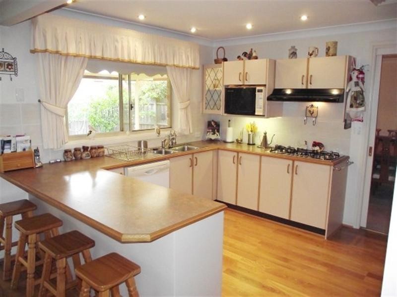 19 Jimbour Court, Wattle Grove NSW 2173