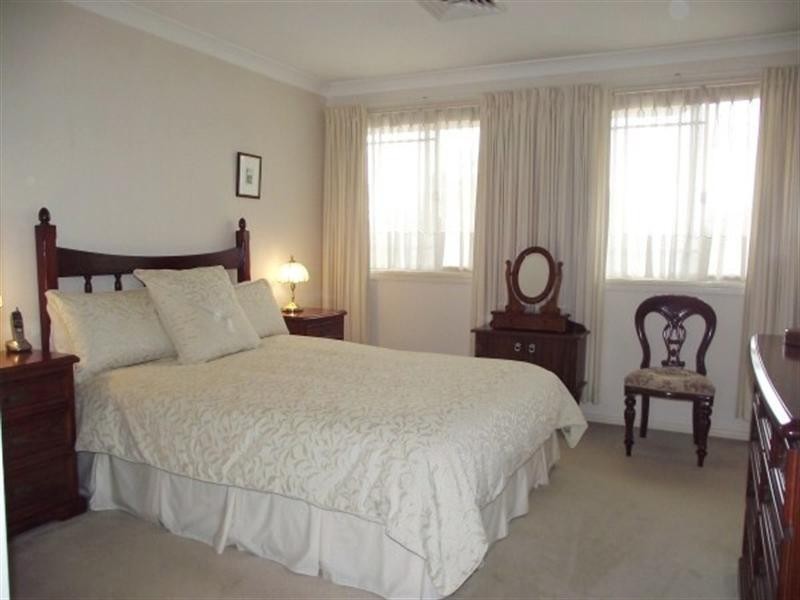 19 Jimbour Court, Wattle Grove NSW 2173