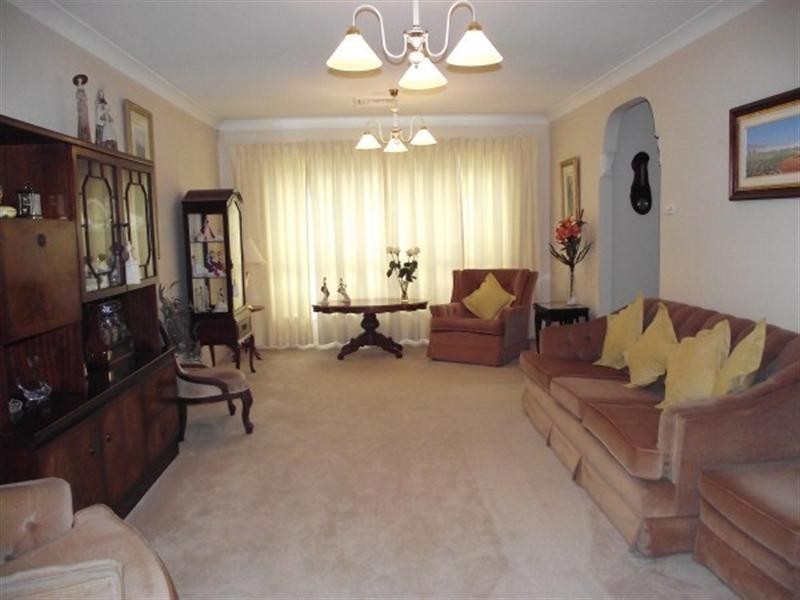 19 Jimbour Court, Wattle Grove NSW 2173