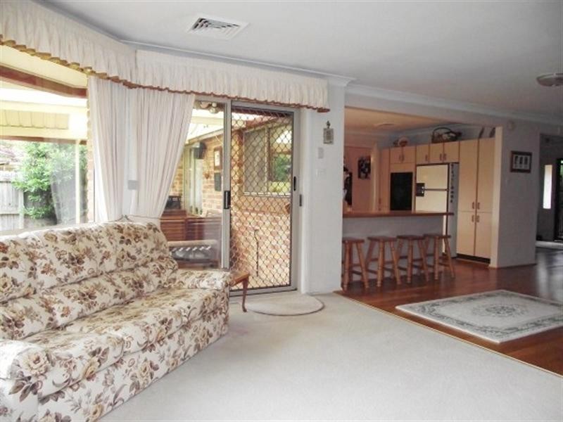 19 Jimbour Court, Wattle Grove NSW 2173