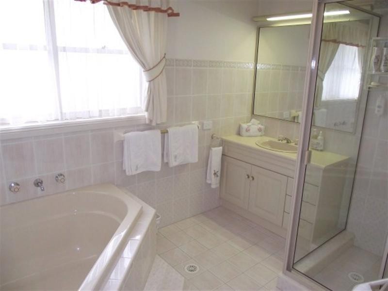 19 Jimbour Court, Wattle Grove NSW 2173