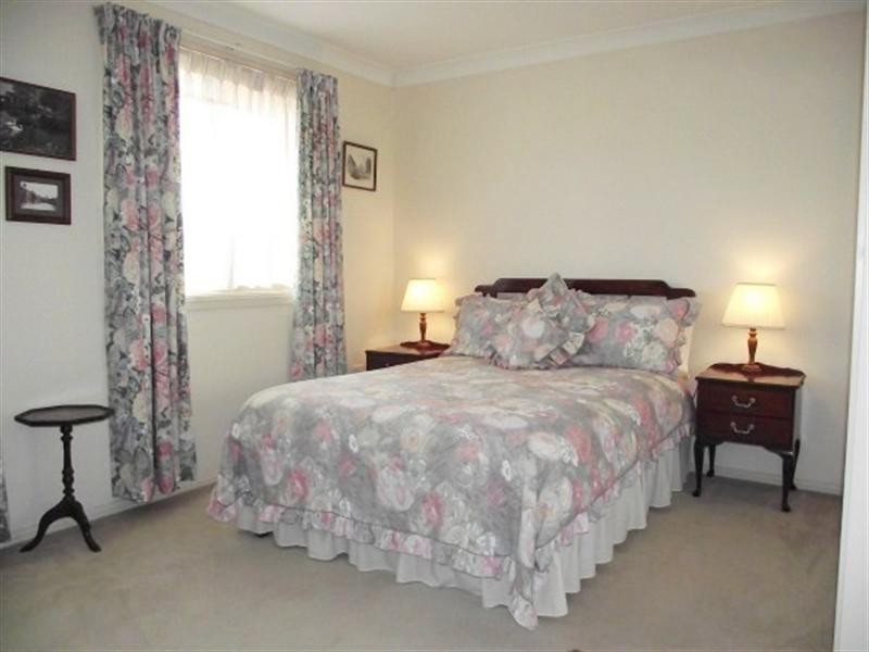 19 Jimbour Court, Wattle Grove NSW 2173