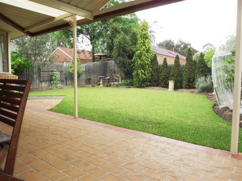 19 Jimbour Court, Wattle Grove NSW 2173