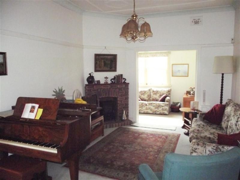 28 Canberra Avenue, Casula NSW 2170