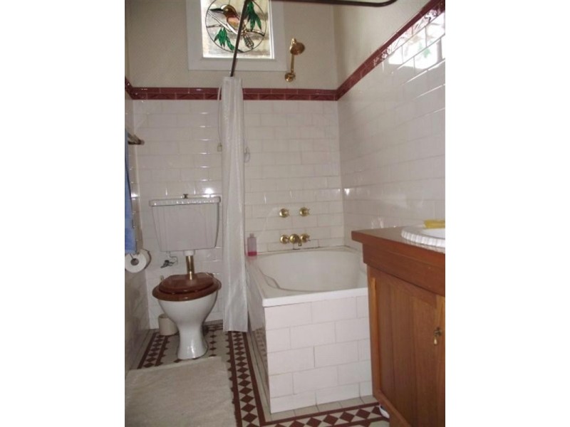 28 Canberra Avenue, Casula NSW 2170