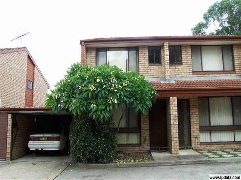 4/3 Amaranthus Place, Macquarie Fields NSW 2564